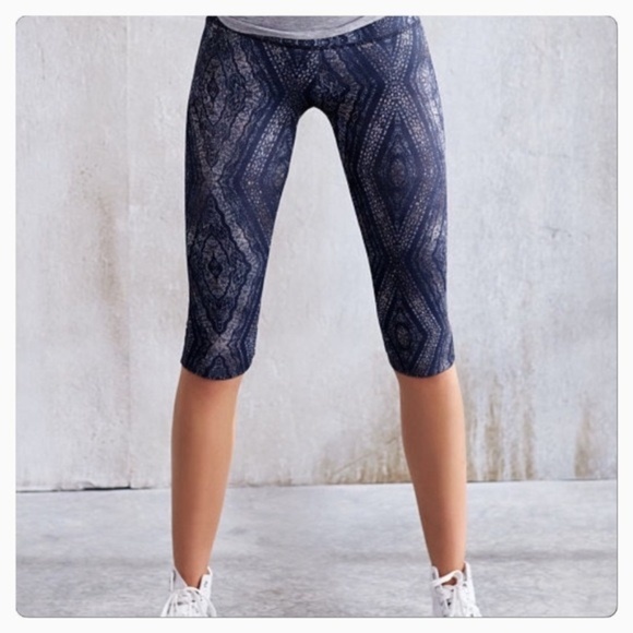 Victoria’s Secret The Everywhere Capri SMALL - Picture 1 of 5